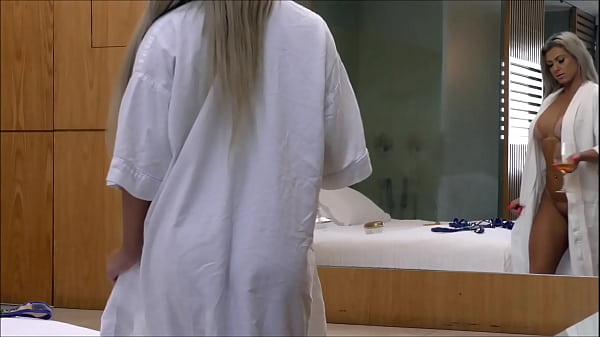 Milf Sentando e Tomando de Ladinho com muito tesão l Completo no Sheer e X-RED