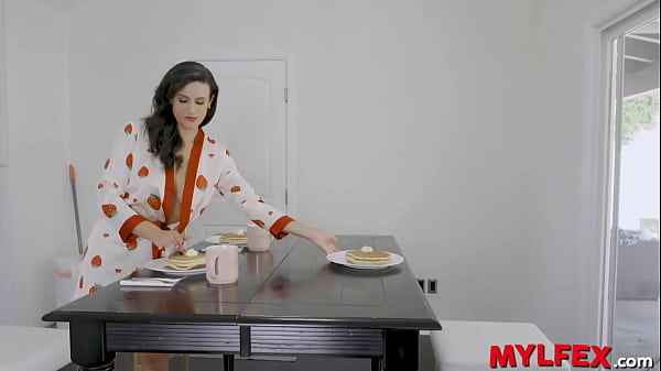 Mylfex – Eating the Breaksfast with The Gaals