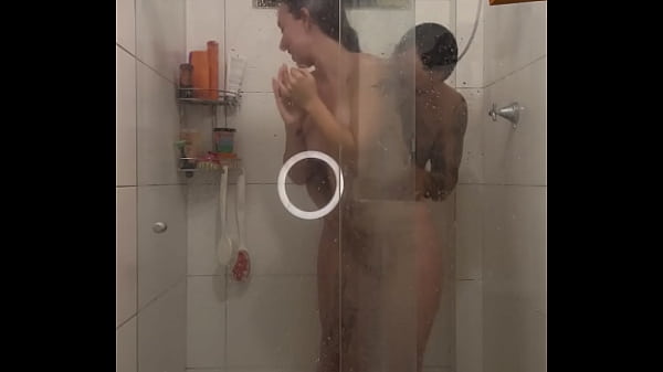 Selvageria romantica no banho