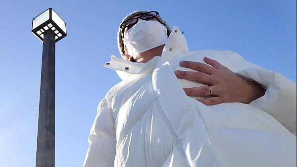 A married woman gets excited by outdoor masturbation:The full video is→https://www.xvideos.red/channels/aika-frau