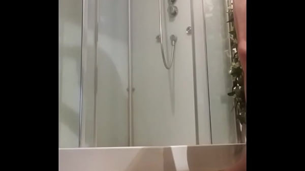 20220907 Maîtresse Kantalis et Ebed, tags et douche de pisse