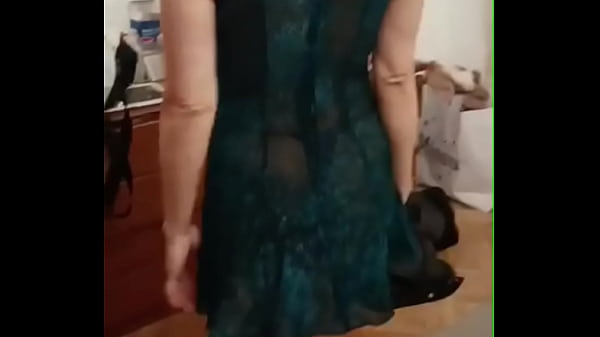 Hermosa colombina es follada por una polla enorme