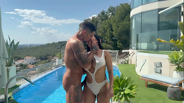 Oiled Ass And Rough Sex In The Garden With Pornstar Sara Retali & Leo Santos
