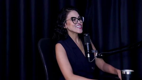 Sentou com a buceta na cara do submisso para demonstrar a sua dominação, e teve a bunda lambida – Kali Kalifa (Dominatrix) | (WATCH ON: SHEER/RED)