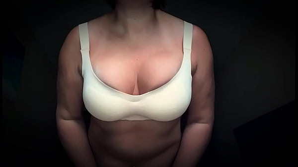 Bouncing saggy tits